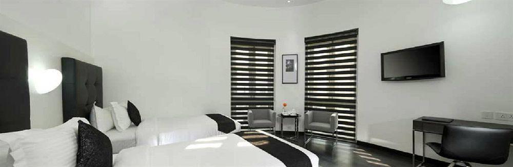 Sapphire Suite Calcutta Exterior foto