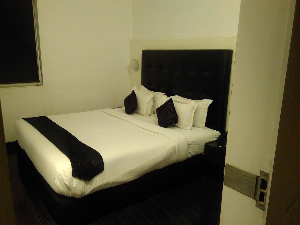 Sapphire Suite Calcutta Exterior foto